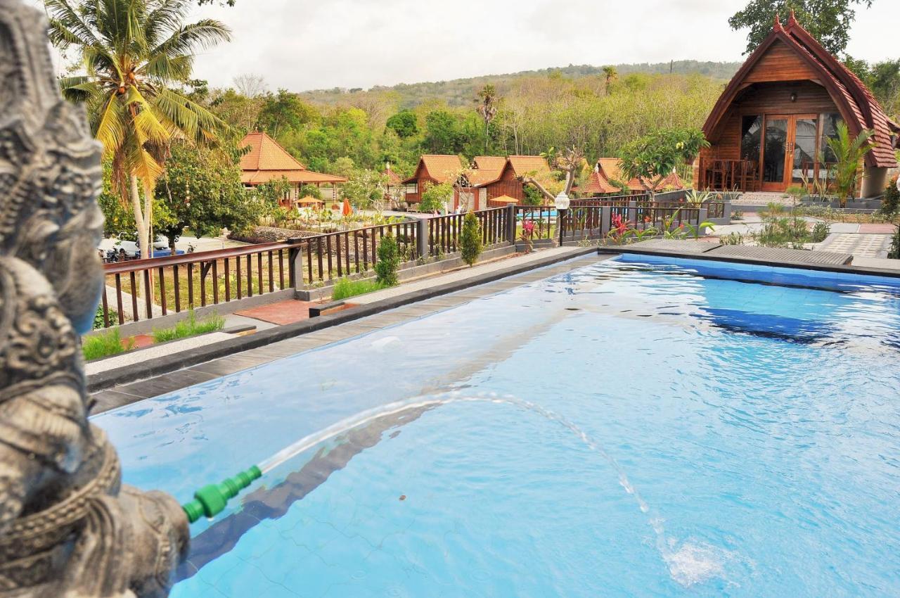 Surya Chandra Beach Bungalow Batununggul Kültér fotó