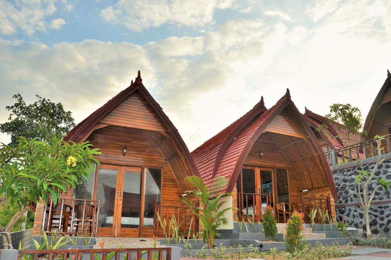 Surya Chandra Beach Bungalow Batununggul Kültér fotó