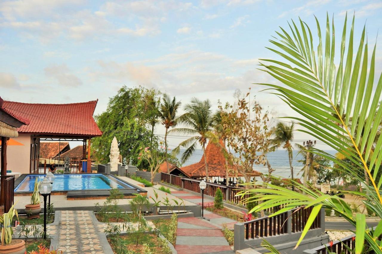 Surya Chandra Beach Bungalow Batununggul Kültér fotó